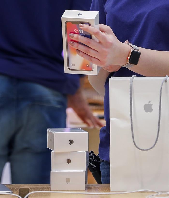 El nuevo iPhone X fue recibido en Nueva York con cierto recelo por el elevado precio.