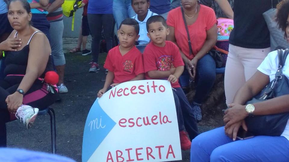 La protesta refleja el "mismo reclamo de hace varias semanas: reabrir las escuelas que est&aacute;n habilitadas y que se han negado a abrir