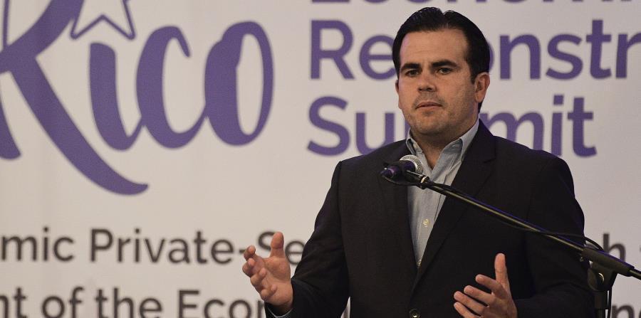 El gobernador de Puerto Rico, Ricardo Rosselló, da su discurso frente a una decena de empresarios que acudieron al Puerto Rico Rebuild Economy Summit 2017.