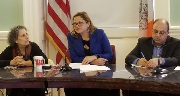 MELISSA MARK VIVERITO En adi&oacute;s a presidencia del concejo municipal, no descarto pudiera ser candidata a alcald&iacute;a en el 2020. Melissa con Juana Ponce de Le&oacute;n (i) y Jehangir Khattak (CUNY) en despedida del concejo municipal.