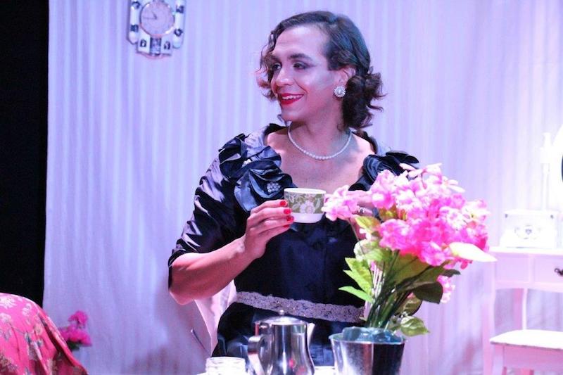 Omar Peláez es la señora en la producción de Anacaona Theater, Las sirvientas