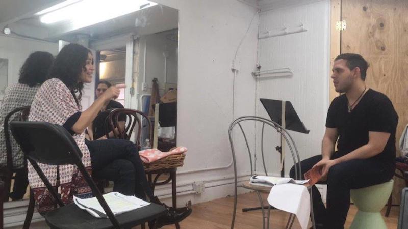 Zuleinette Ralat y Christopher Cuevas en "Buscando el norte".