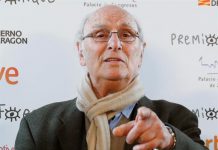 El realizador aragonés Carlos Saura durante la presentación de la XXIII edición de los Premios José María Forqué, en la que recibirá la Medalla de Oro 2018 de EGEDA.