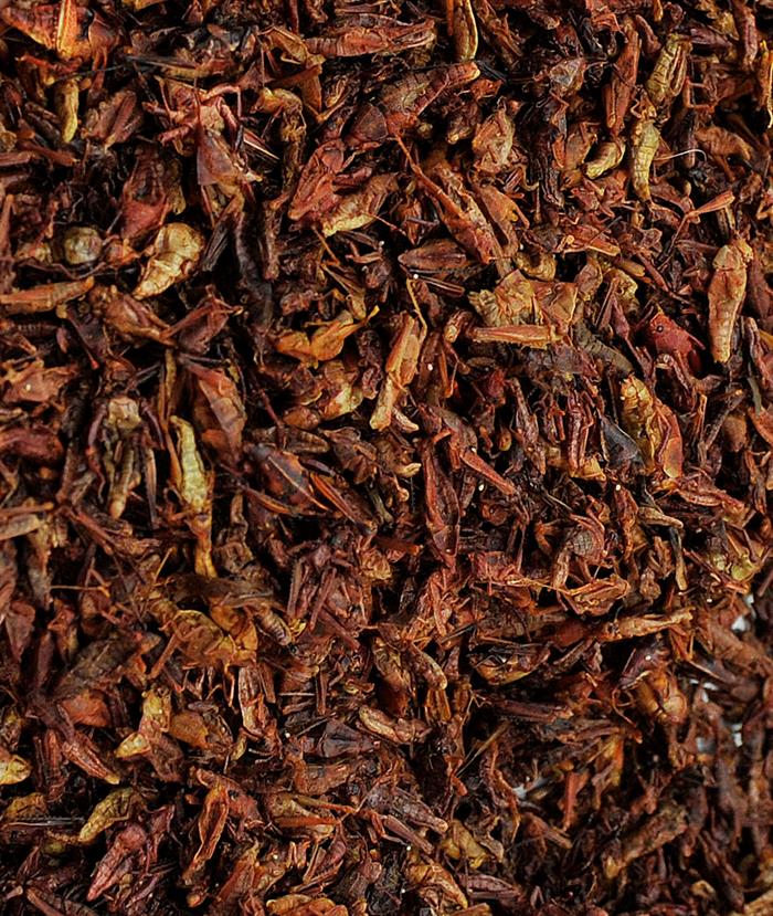Fotograf&iacute;a de archivo del 22 de enero de 2016, de chapulines cocinados en un mercado de Ciudad de M&eacute;xico (M&eacute;xico).