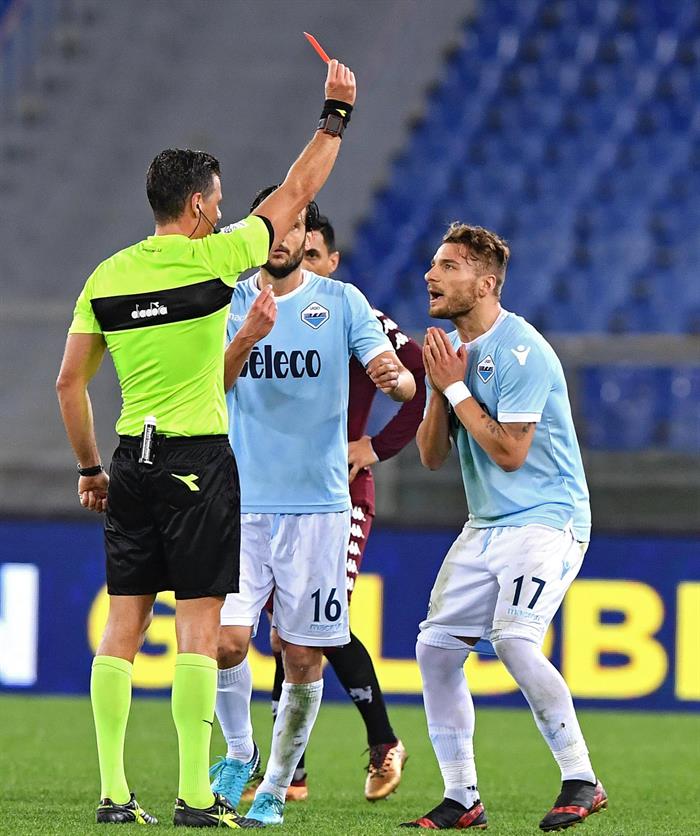 El delantero del Lazio italiano Ciro Immobile fue multado este miércoles con 10.000 euros (unos 11.800 dólares) y sancionado con una jornada de suspensión por el choque que tuvo con el argentino Nicolás Burdisso en el último encuentro ante el Torino.