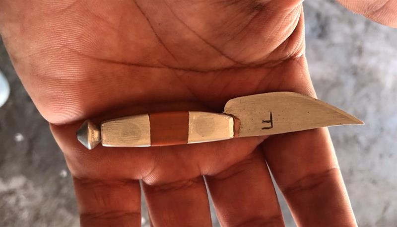 Detalle de un cuchillo en la comunidad de las Ánimas en la Paz, Baja California Sur.