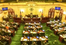 Cámara de representantes de Puerto Rico avala informe en proyecto sobre Ley de Adopción La Cámara de Representantes avaló anoche el informe de conferencia en el Proyecto de la Cámara 29, de la autoría del presidente del Cuerpo, Carlos Méndez, el cual establece la nueva "Ley de Adopción de Puerto Rico" cuyo propósito es agilizar y uniformar el proceso de adopción en la isla. (foto twitter @CamaraConPR)