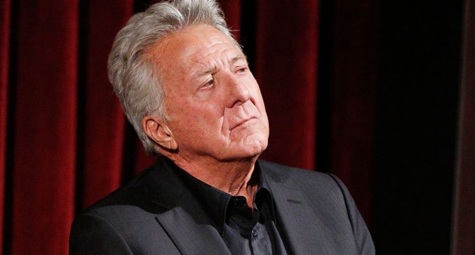 Cinco mujeres acusaron de diferentes casos de abusos y agresiones sexuales al actor Dustin Hoffman, que en las últimas semanas ya había sido denunciado públicamente por otras tres mujeres por supuestos episodios similares.