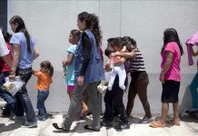 Unicef insta a los países a lograr que en 2018 la migración sea segura para los niños El Fondo de las Naciones Unidas para la Infancia (Unicef) instó a los países a lograr, a través de "políticas esenciales", que en el año 2018 la migración sea segura para todos los niños y niñas.