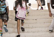 La escuela barrio Las 400 de Canóvanas, en el norte de Puerto Rico, reabrieron hoy, por lo que pasará a haber un total de 1.093 escuelas reabiertas tras el huracán María. (foto twitter @EDUCACIONPR)
