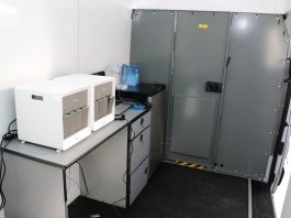 La Embajada dona a El Salvador equipo médico para detectar tuberculosis en cárceles La Embajada de los Estados Unidos en El Salvador entregó hoy equipo médico para la detección de casos de tuberculosis en las cárceles. (foto twitter @NoticieroHechos)