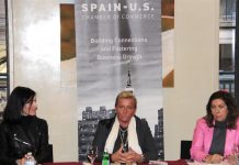 María José Álvarez Mezquíriz, Presidenta Ejecutiva de Grupo EULEN, Líder Empresarial del Año, (al centro) durante el conversatorio con la prensa internacional en Nueva York.