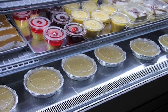 La natilla colombiana, preparada con f&eacute;cula de ma&iacute;z, leche, canela, panela y coco rallado, se ofrece en las novenas navide&ntilde;as y es muy f&aacute;cil de encontrar en Nueva York en las panader&iacute;as colombianas.