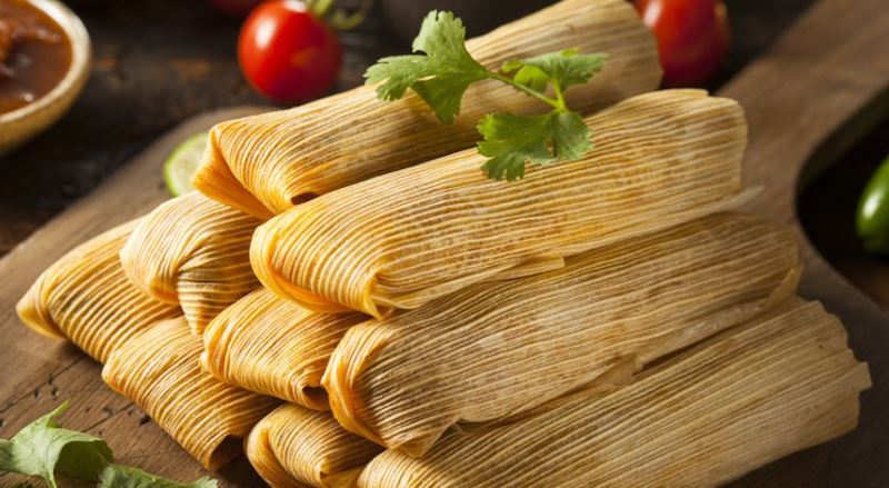 El tamal es un plato aut&eacute;nticamente americano que tiene innumerables variedades en todos los pa&iacute;ses y es t&iacute;pico de celebraciones como la Navidad.