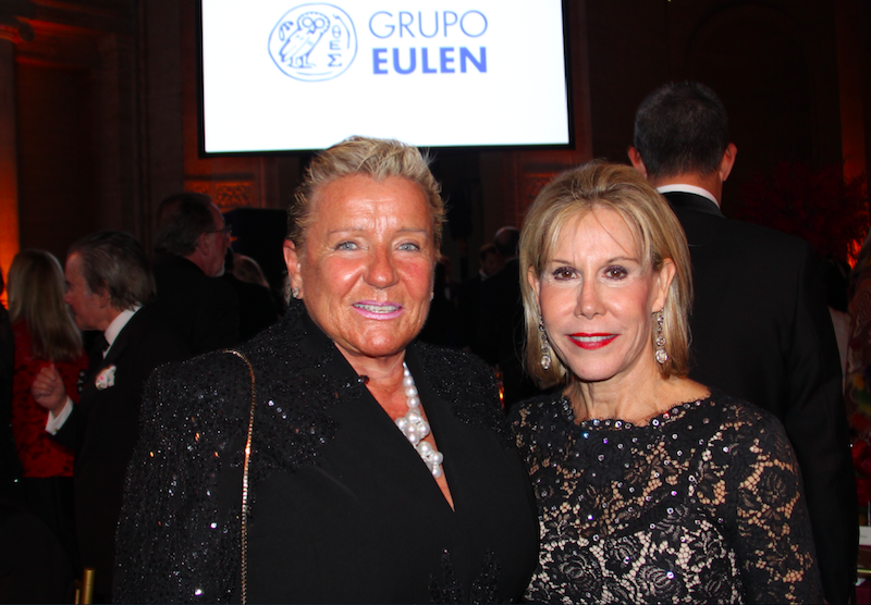 María José Álvarez Mezquíriz, Presidente de Grupo EULEN y Gail Smith, Presidente de Impacto Latino, durante la Gala Anual de la SUSCC en Nueva York.