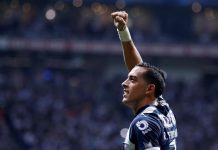 Monterrey golea 4-0 a Morelia y enfrentará a Tigres en la final El jugador Rogelio Funes Mori de Rayados de Monterrey celebra una anotación ante Monarcas de Morelia hoy, domingo 3 de diciembre de 2017