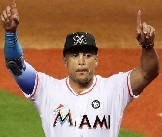 Acabó el Super Bowl y el béisbol se prepara para un temporada de lujo El Día Inaugural está a sólo siete semanas y media con atracciones únicas como ver la nueva pareja de jonroneros que han conseguido los Yanquis de Nueva York con el traspaso de Giancarlo Stanton por parte de los Marlins de Miami que se unirá al joven Aaron Judge. (foto archivo)