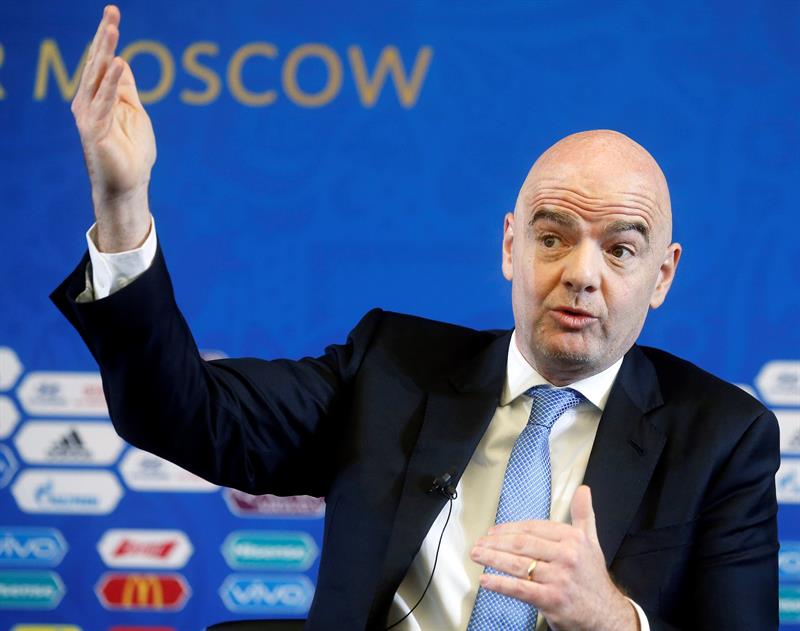  El presidente de la FIFA, Gianni Infantino, durante una rueda de prensa celebrada antes del sorteo para el Mundial de Rusia 2018.
