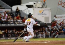 Los Gigantes del Cibao aseguraron al menos un empate en su lucha para avanzar a la semifinal del béisbol local, tras su victoria del domingo, 6-1, sobre Estrellas de Oriente, en cuya cartelera, el jugador de los Tigres de Licey, Juan Francisco, rompió el récord de jonrones (62), en la historia de la pelota criolla.