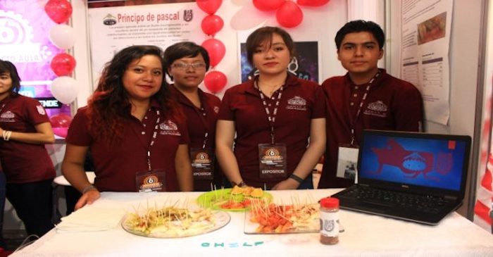 Estudiantes mexicanos del Instituto Polit&eacute;cnico Nacional (IPN) elaboran sazonador con valor nutricional a base de chapulines. Foto IPN.