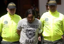 Narco detenido en Colombia estaba de fiesta con exsicario de Pablo Escobar El narcotraficante colombiano Juan Carlos Mesa, alias "Tom", uno de los más buscados del país, se encontraba de fiesta junto al exjefe de sicarios de Pablo Escobar, alias "Popeye".