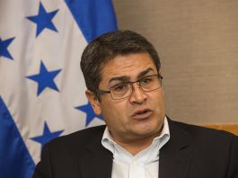 Juan Orlando Hernández gana las elecciones de Honduras La reelección de Juan Orlando Hernández como nuevo presidente de Honduras para el cuatrienio 2018-2022 y el rechazo del candidato de la Alianza de Oposición contra la Dictadura, Salvador Nasralla, alegando que le hicieron "fraude", ha sido lo más relevante del país centroamericano en 2017. (foto archivo)