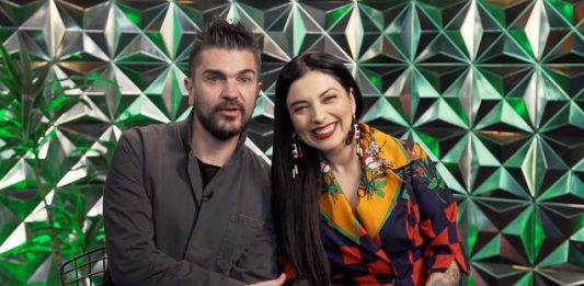 El colombiano Juanes y la chilena Mon Laferte realizarán en 2018 una gira conjunta por 16 ciudades de Estados Unidos y Canadá. (foto twitter @billboard)
