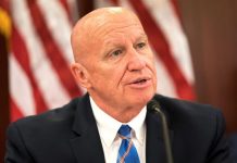 Kevin Brady trabaja junto a Jenniffer González y Paul Ryan para impulsar la creación de empleos en Puerto Rico Kevin Brady, expresó que trabaja junto a la comisionada residente, Jenniffer González, y el portavoz de la Cámara federal, Paul Ryan, para impulsar la creación de empleos en Puerto Rico.