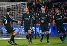 El Manchester City golea al Swansea (0-4) Dos goles de David Silva, uno de Kevin De Bruyne y otro de Sergio Agüero lanzaron este miércoles en Swansea a un Manchester City (0-4) que sigue intratable en la Premier League -15 triunfos consecutivos-, líder con 11 puntos de ventaja sobre su más inmediato perseguidor, el Manchester United.