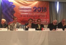 Partidos e INE reciben críticas por parte de aspirantes a candidatos en México En un foro organizado por una asociación de abogados en México, distintos aspirantes a concurrir como candidatos independientes en las elecciones mexicanas del 2018 criticaron la corrupción de los partidos y los excesivos requisitos establecidos por el órgano electoral para presentarse a los comicios. (foto twitter @RiosPiterJaguar)