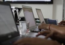 La Comisión Federal de Comunicaciones (FCC) de EE.UU. aprobó hoy una nueva norma sobre el servicio de internet que acaba con la "neutralidad de la red".