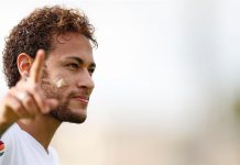 Neymar pasó la Nochebuena con su familia más próxima en la ciudad de Santos.