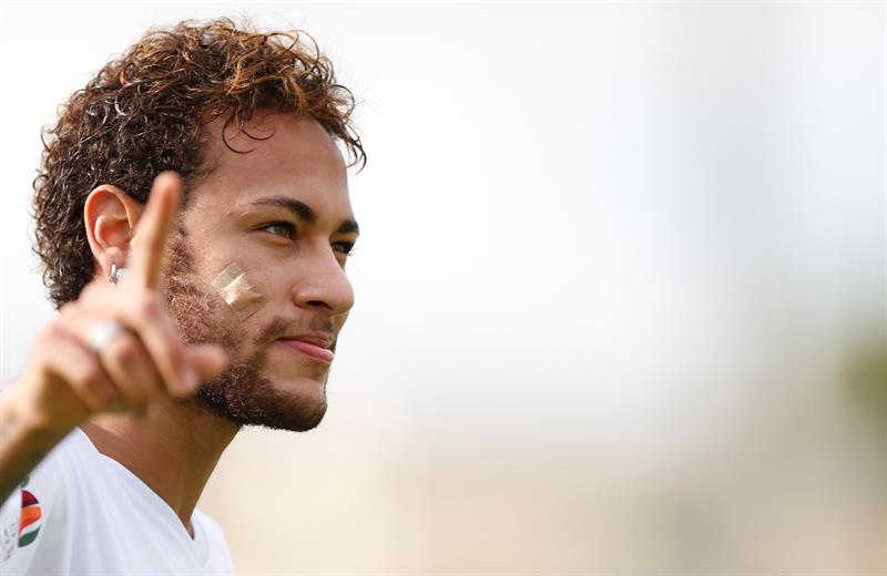 Neymar pas&oacute; la Nochebuena con su familia m&aacute;s pr&oacute;xima en la ciudad de Santos.