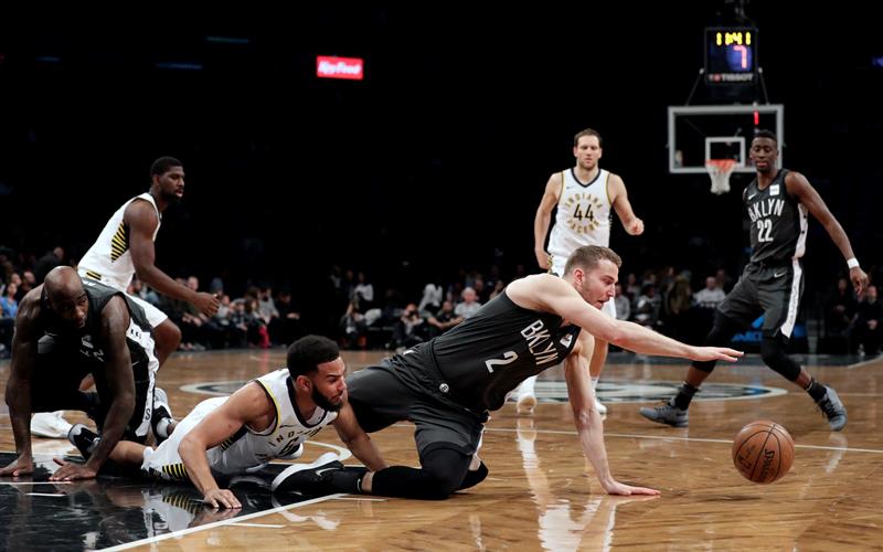 El escolta Victor Oladipo con 26 puntos, siete rebotes y tres asistencias volvió a ser el líder del ataque balanceado de los Pacers de Indiana que se impusieron a domicilio por 97-109 a los Nets de Brooklyn y rompieron racha de dos derrotas consecutivas.
