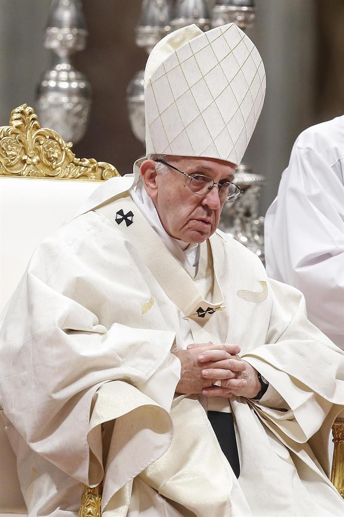 El papa Francisco oficia una misa en la bas&iacute;lica de San Pedro del Vaticano en honor a Nuestra Se&ntilde;ora de Guadalupe.
