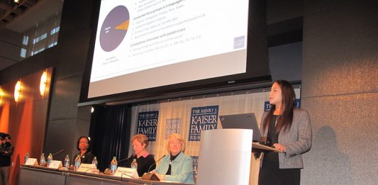 Samantha Artiga, directora del proyecto de políticas de disparidades de la Kaiser Family Foundation, dijo que el miedo y el estrés tóxico afectan a las familias inmigrantes. “Muchas familias con estatus mixto temen que las separen y las deporten”. (Paula Andalo/KHN)