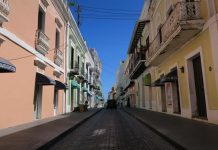 Un conflicto laboral ha dejado sin prácticamente agentes de la Policía de Puerto Rico las calles de algunos municipios en un delicado momento para la isla tras el huracán María