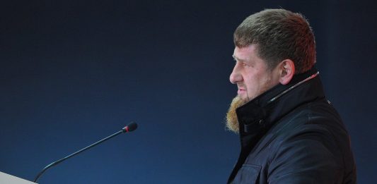 portavoz del Kremlin, Dmitri Peskov, calificó hoy de "ilegales" las sanciones adoptadas por Estados Unidos contra el líder de Chechenia, Ramzán Kadírov, y otros cuatro rusos en virtud de la Ley Magnistky por violaciones de derechos humanos en Rusia.