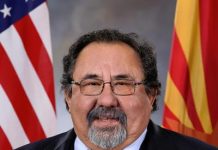 Congresista por Arizona pide unidad y "postura más dura" a favor de soñadores Raúl Grijalva resaltó hoy la necesidad de que los demócratas del Senado unifiquen sus posturas de cara a una posible nueva discusión de la llamada Dream Act. (foto twitter @RepRaulGrijalva)