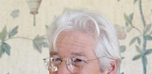 Richard Gere hace años que se le identifica con su budismo militante y su pelea por los desfavorecidos.