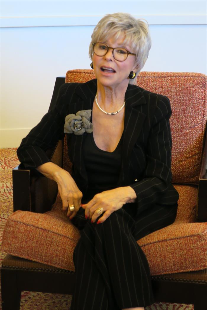 La actriz puertorrique&ntilde;a Rita Moreno en una entrevista durante su participaci&oacute;n en la tercera edici&oacute;n del evento "Animus" en San Juan.