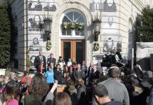 Decenas de rostros de "soñadores" cubrieron hoy las paredes de una iglesia metodista a apenas unos metros del Congreso de EE.UU.