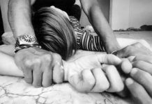 Un nuevo caso de presunta violación en grupo reabre polémica en España La Justicia española investiga un nuevo supuesto delito de agresión sexual en grupo, con tres jóvenes futbolistas implicados, días después de que quedara visto para sentencia el juicio por otra presunta violación de parecidas características en los Sanfermines de 2016.