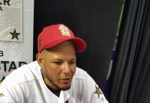 Yadier Molina, pelotero puertorriqueño organizó el "Yadier Molina Home Run Derby & Celebrity Softball Game" para ayudar a su país. (foto Facebook YMFundacion4)
