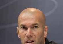 Zinedine Zidane y Marcelo mostraron el sentimiento de los integrantes del Real Madrid, que no comprenden que una expulsión en el último partido que disputen en el Mundial de Clubes de la FIFA, tenga consecuencias en Liga si hay una expulsión que impediría jugar el clásico ante el Barcelona.