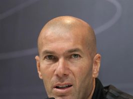 Zinedine Zidane y Marcelo mostraron el sentimiento de los integrantes del Real Madrid, que no comprenden que una expulsión en el último partido que disputen en el Mundial de Clubes de la FIFA, tenga consecuencias en Liga si hay una expulsión que impediría jugar el clásico ante el Barcelona.