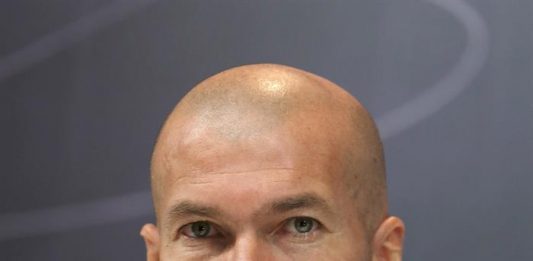 Zinedine Zidane y Marcelo mostraron el sentimiento de los integrantes del Real Madrid, que no comprenden que una expulsión en el último partido que disputen en el Mundial de Clubes de la FIFA, tenga consecuencias en Liga si hay una expulsión que impediría jugar el clásico ante el Barcelona.