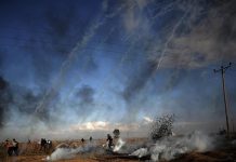 Israel bombardeó esta madrugada un objetivo militar del movimiento islamista palestino Hamás en Gaza en represalia al lanzamiento anoche de dos cohetes desde la Franja contra su territorio, informaron fuentes militares.