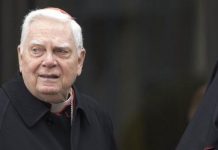 El cardenal estadounidense Bernard Law, señalado como encubridor de algunos casos de curas pederastas cuando era arzobispo de Boston (Estados Unidos) entre los años 1984 y 2002, murió a los 86 años en Roma.