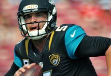 El mariscal de campo Jake Bortless mandó tres pases de touchdown y los Jaguars de Jacksonville aseguraron su regreso a las finales por primera vez en una década, luego de derrotar 45-7 a los Texans de Houston.